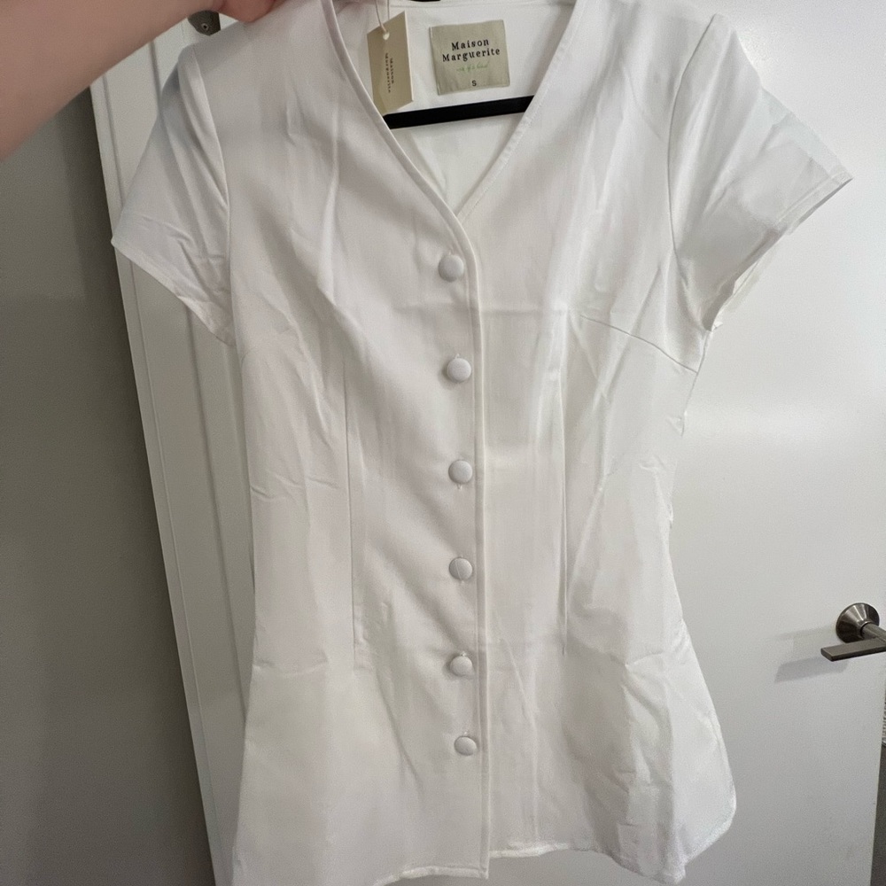 White cute shirt (brand new with a detached tag)